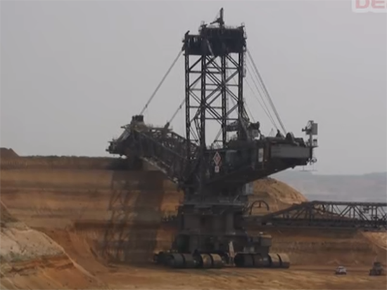 德国bagger 258巨型轮斗挖掘机工作视频