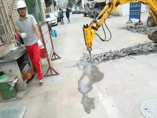微型挖机破碎锤的使用经验