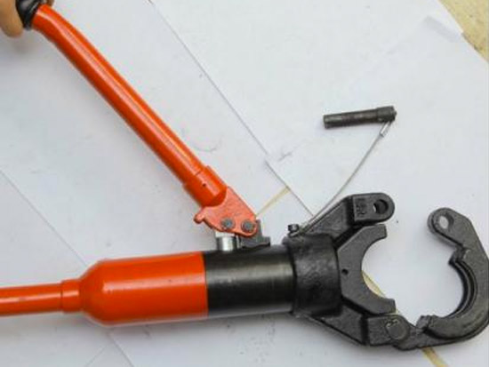 四步让你熟练操作液压钳