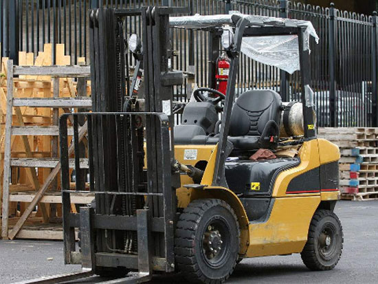 叉车怎么<em>倒车</em>入库？老师傅教你几招！