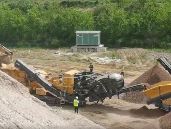 柳工美卓E系列破碎筛分设备助力武汉蔡甸区公路建设！