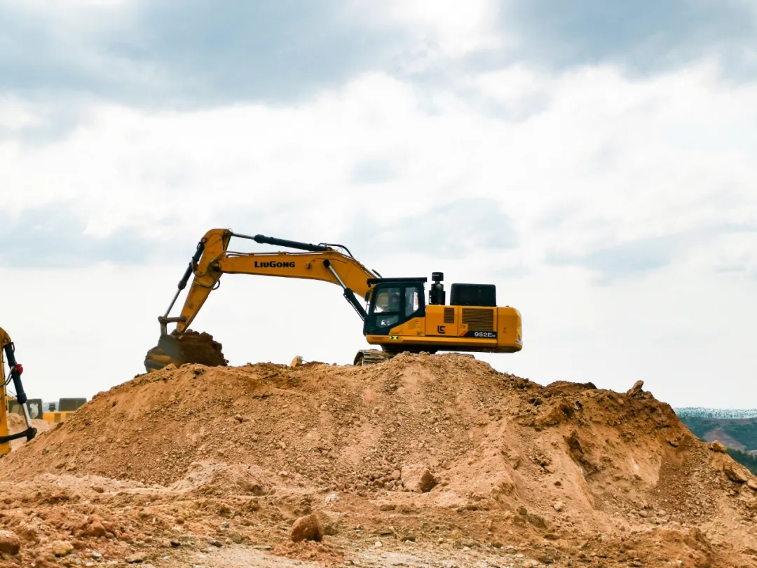 挖掘机大臂举升缓慢故障诊断