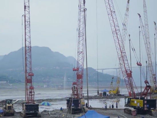 三一起重机助力万州密溪沟至长江四桥库岸整治工程