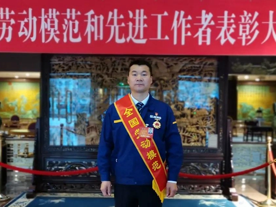 徐工：满腔赤诚，他用焊花点亮人生画卷 !
