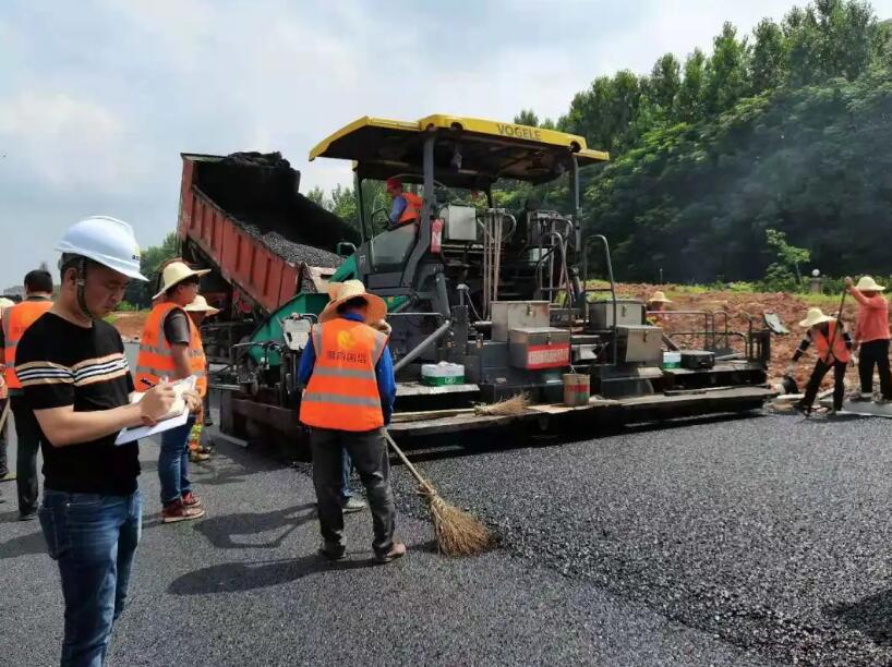摊铺机发展现状与出口 | 十四五规划下工程机械设备再起航