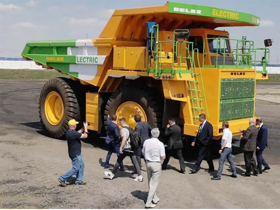 纯电动BELAZ-7558E