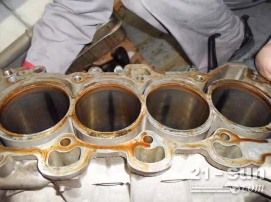 如何减少发动机磨损