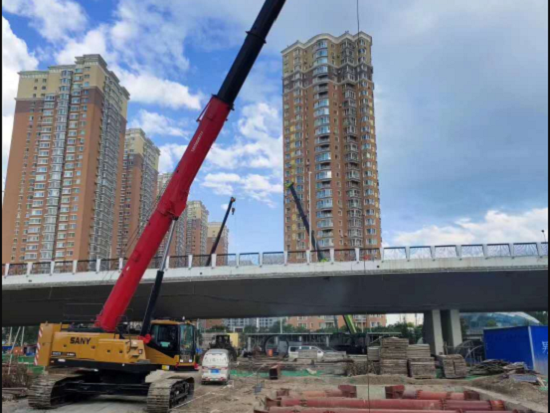 三一起重机SCC400TB沈阳于洪区排水管廊安装