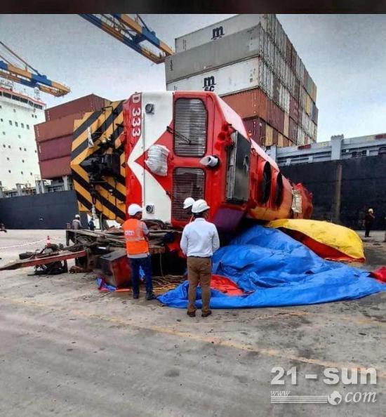 快躲开，货物砸下来了