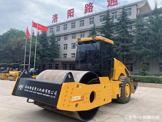 聚焦新车 | 路通26吨全液压双驱振动压路机