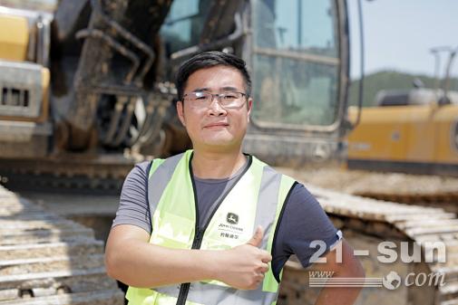 约翰迪尔车助李老板轻松拿下石料厂高强度工况！