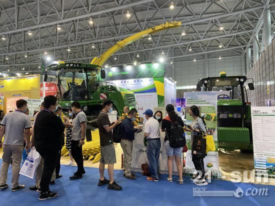 助力奶业可持续发展，迪尔承诺高质量青贮收获未来