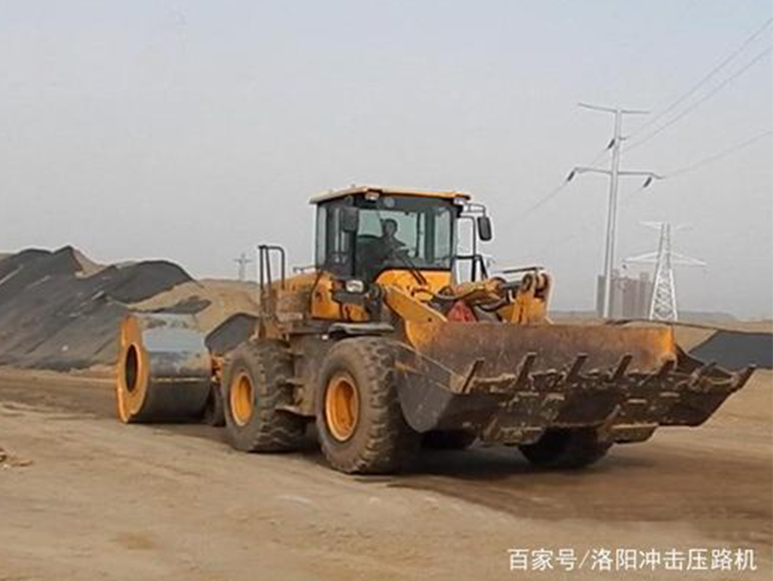 冲击压路机可以使用50装载机牵引，就没必要买冲击式压路机牵引车了吗？