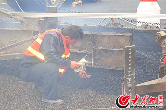 李国忠：十年坚守公路建设一线 用奉献诠释多彩人生