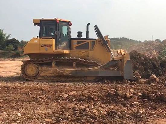 山推DH24推土机助力四川某物流园建设