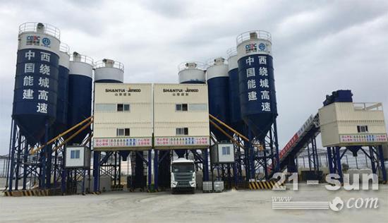 山推建友产品助力乌鲁木齐绕城高速建设