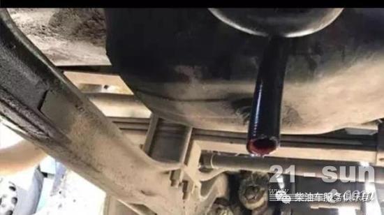 柴油车下排气能闻到机油味但是不滴油，是什么原因，怎么办？