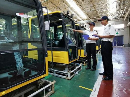 中国工程机械单批出口纪录刷新