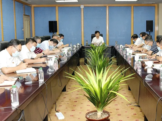 中国港口：?全面贯彻 严细落实 迅即行动徐工纯电动流机赋能绿色港口