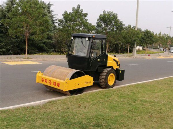 小型压路机的维护保养方法