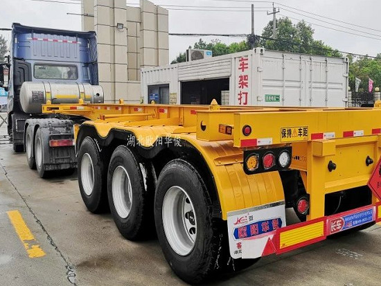半挂牵引车50或90号牵引销鞍座日常维护保养及注意事项