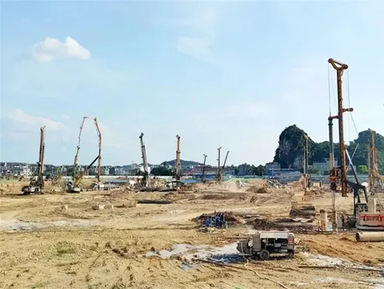 实力包场，徐工旋挖钻群机进驻漓江东岸