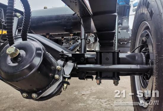 陕汽重卡 | 车轮发烫莫着急，教你几招“降降暑”