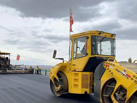 宝马格肃北无人区筑公路