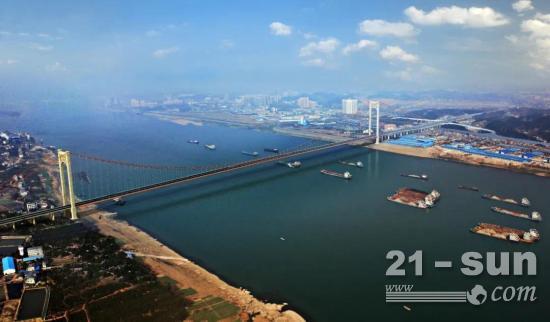 霸氣！國內首座主跨千米級長江特大橋建成通車