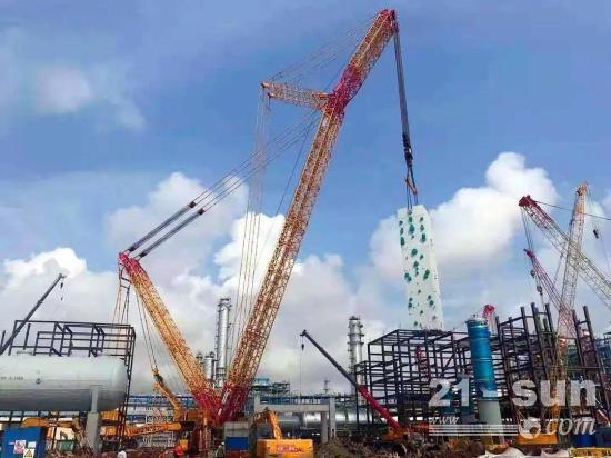 连云港卫星石化项目：4000吨一号车SHVHJ双车工况、85m大跨距超重设备吊装！
