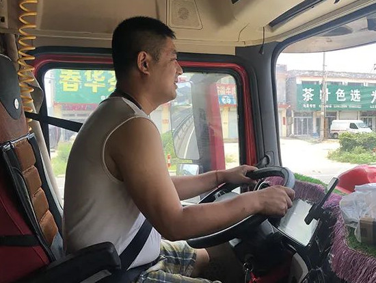 幸福要靠实力争取 陕汽德龙X5000为卡友谋未来