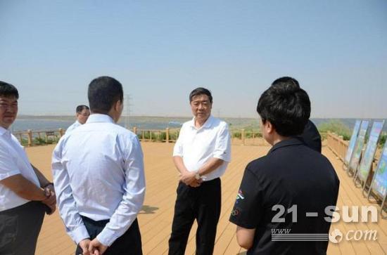 国家发改委主任何立峰到内蒙古鄂尔多斯市达拉特旗光伏新能源基地调研