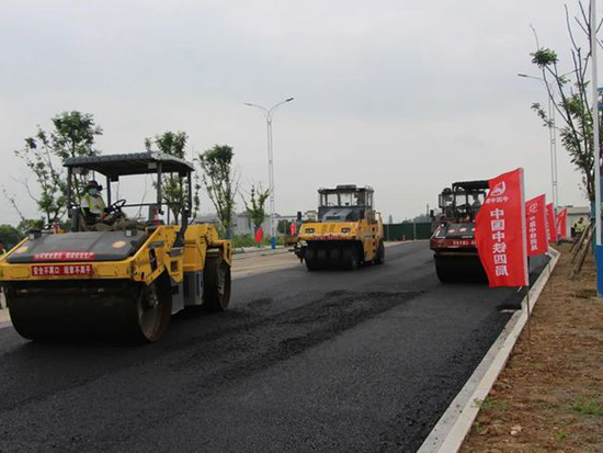 多品牌压路机助力丹马路提升改造工程圆满完成沥青下面层试验段