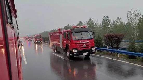 中国重汽丨车轮向河南抗洪抢险一线驶去