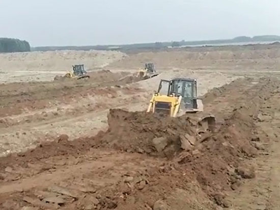 山推成套推土机助力引江济淮工程