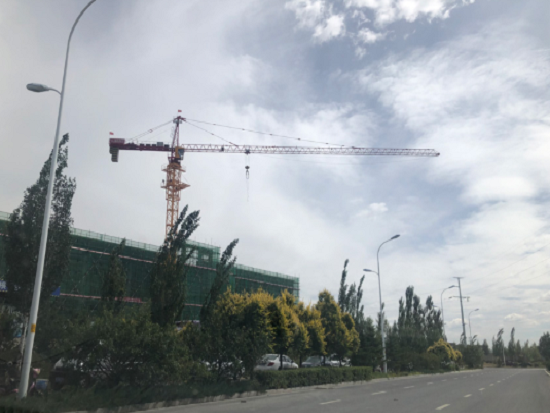 三一起重机YT80（T5710-6）在乌兰察布市参与建设集宁阿里巴巴云计算数据中心项目