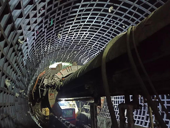 创新引领，国产首台敞开式+单护盾多功能双模式TBM顺利掘进……