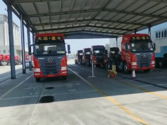 邢台大客户再添30台大运重卡