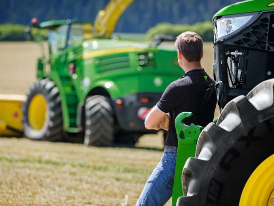 无论走到哪里，都有一鹿陪伴