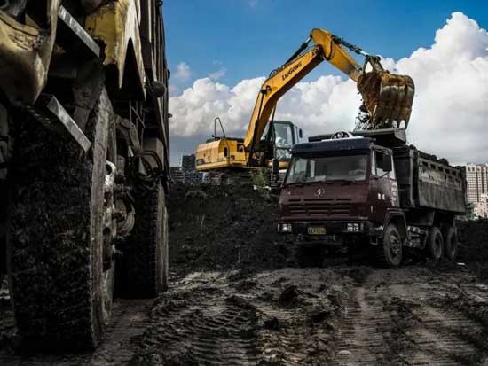 挖掘机不同情况的装车，你知道吗？