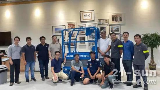 交机 | 吉尼首批迷你电动剪叉交付香港现代