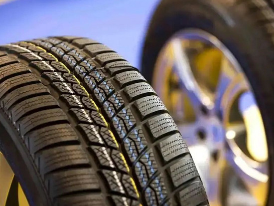 商用车爆胎“威力”巨大，这里有应对方法！