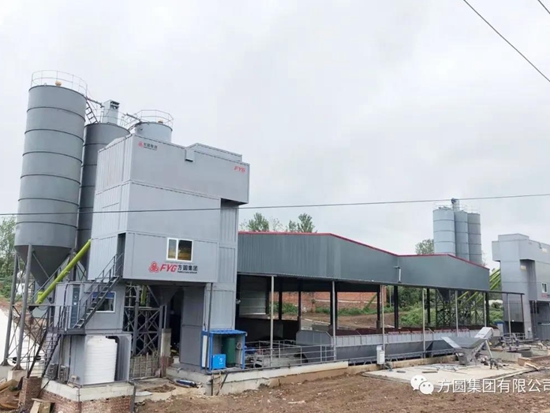 【产品风采】方圆商混版双机双控HZS180D型搅拌站傲然伫立