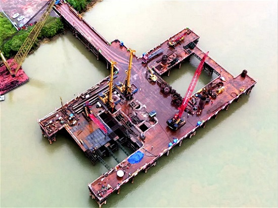 重庆万州港工程旋挖钻机施工