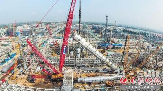 三一起重机上半年海外销售收入大幅增长 履带吊车成为“全球冠军”
