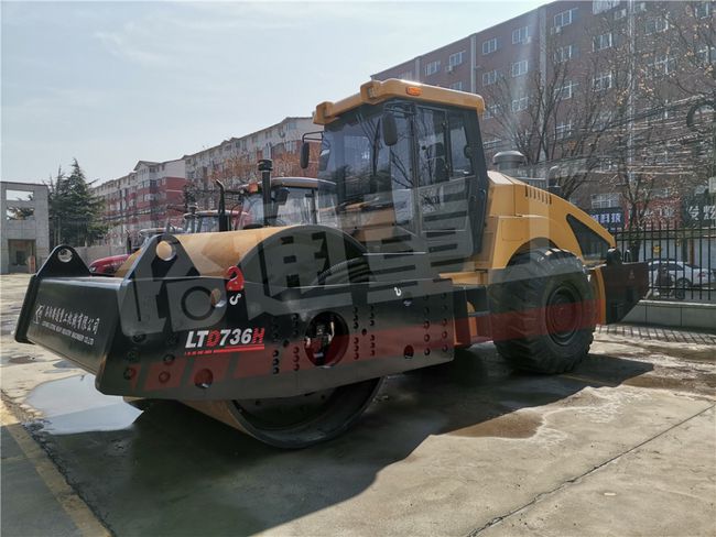 路通36吨压路机，<em>恶劣工况</em>的制胜者！