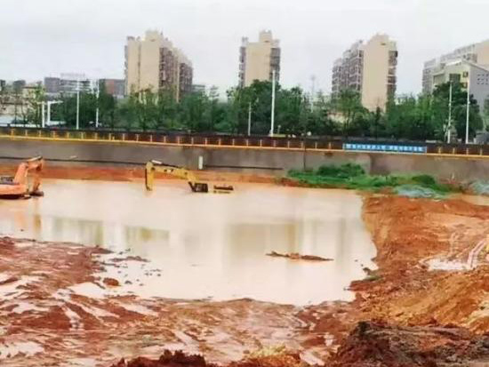 雨季，如何鉴别二手挖掘机是否为水淹车？
