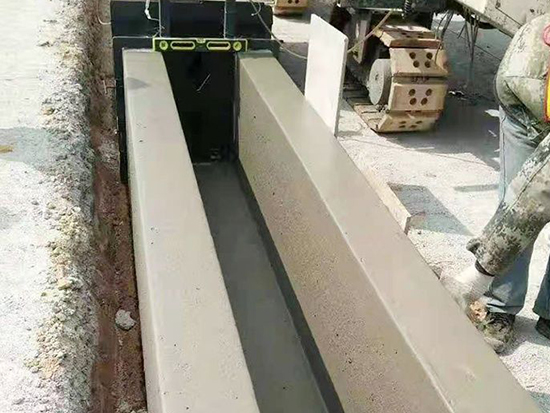 混凝土路缘石滑模机施工队伍