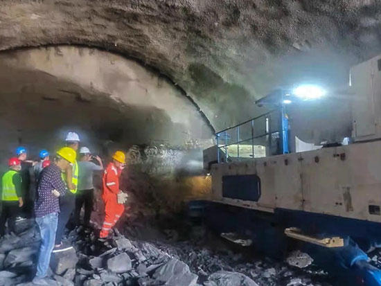中铁装备悬臂掘进机在西延铁路新尚家沟隧道顺利始发