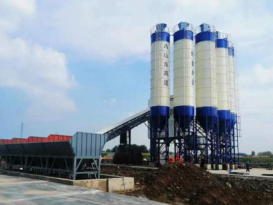 山推建友产品助力明董高速建设